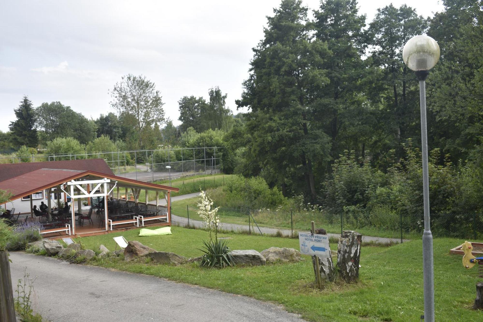 Ubytování Hanka v hotelovém pokoji C408 Frymburk Exterior foto