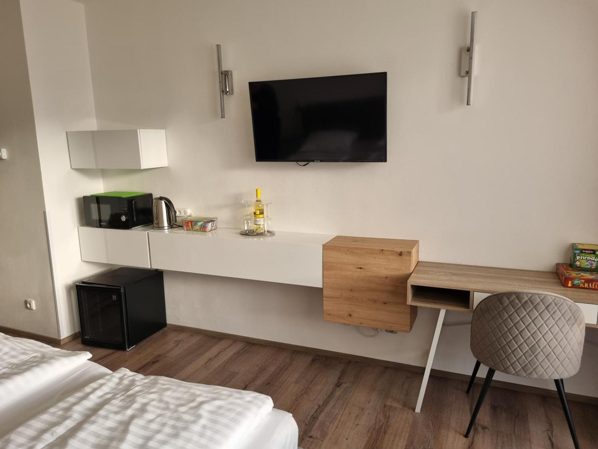 Ubytování Hanka v hotelovém pokoji C408 Frymburk Exterior foto